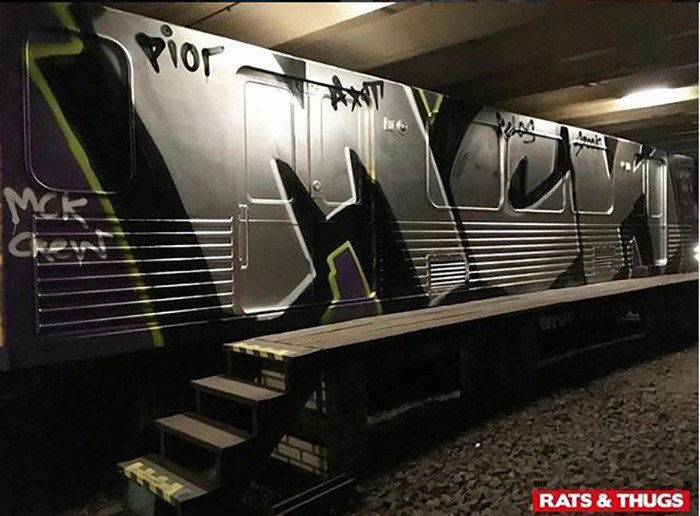 Graffiti Train - Photo by graffitiBLN - mck, pior, relos