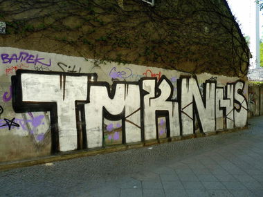 Graffiti Bombing - Photo by graffitiBLN - tmr, nhs, berlin