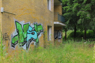 Graffiti Wall - Photo by graffiti_bs - NSF, DQ, Throwup (2012)