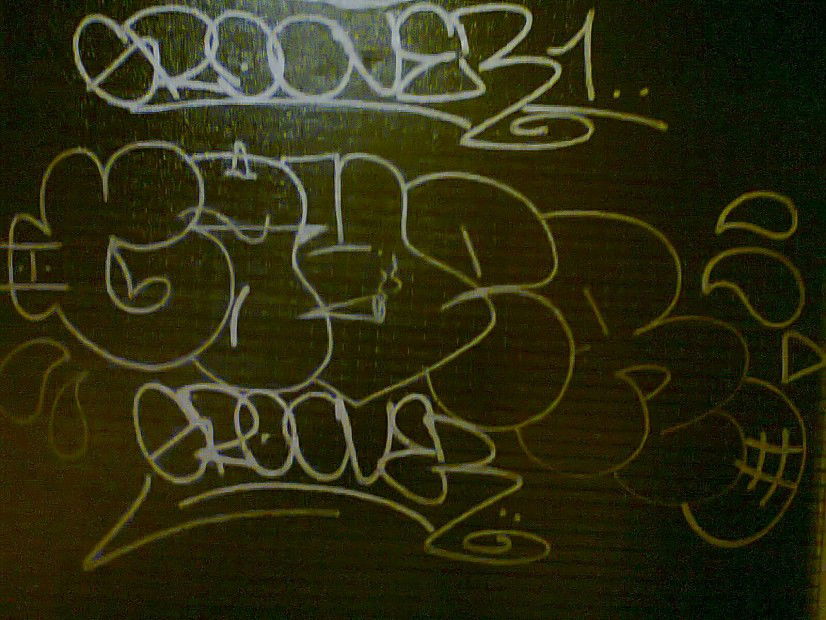 Graffiti Bombing in moscow - Photo by groover - gro