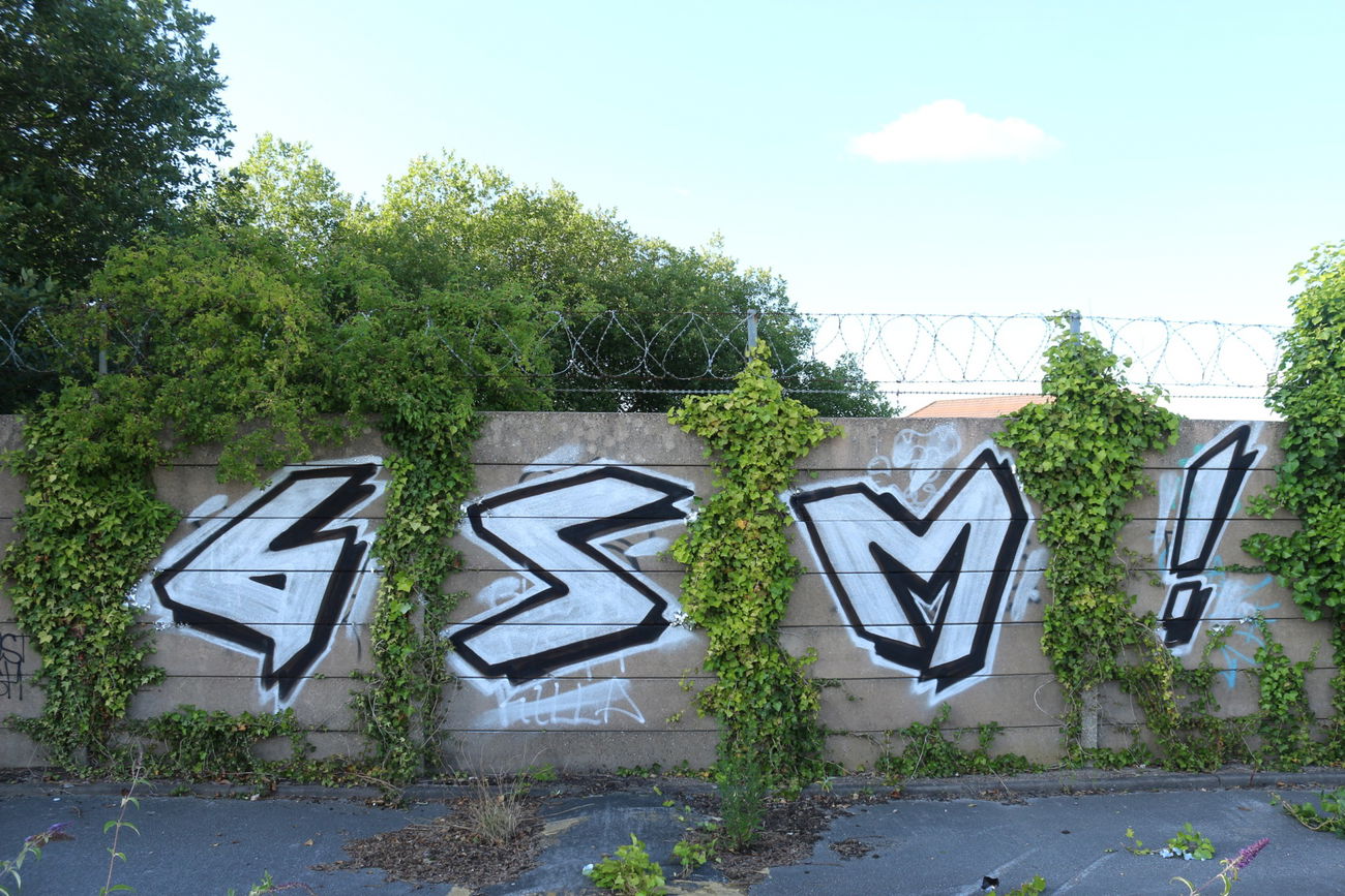 Graffiti Bombing in Derby uk - Photo by gsmcrew - gsm (2015)