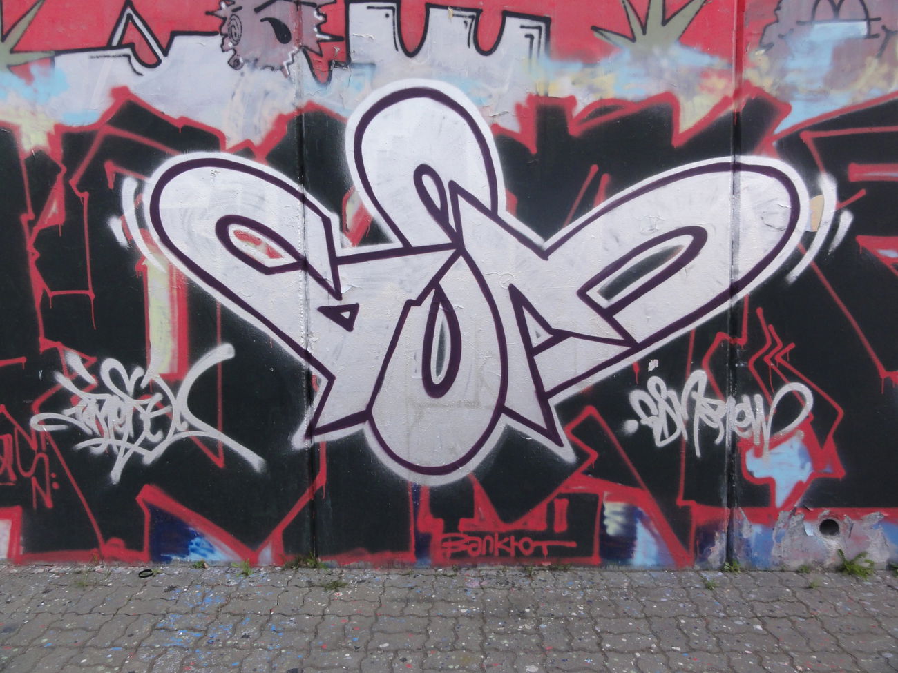 Graffiti Wall in Prague - Photo by gsmcrew - gsm (2012)