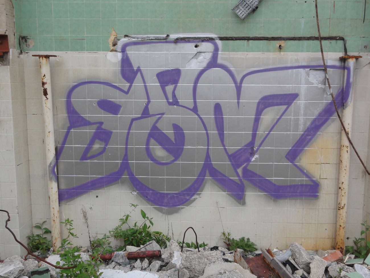 Graffiti Wall - Photo by gsmcrew (2012)