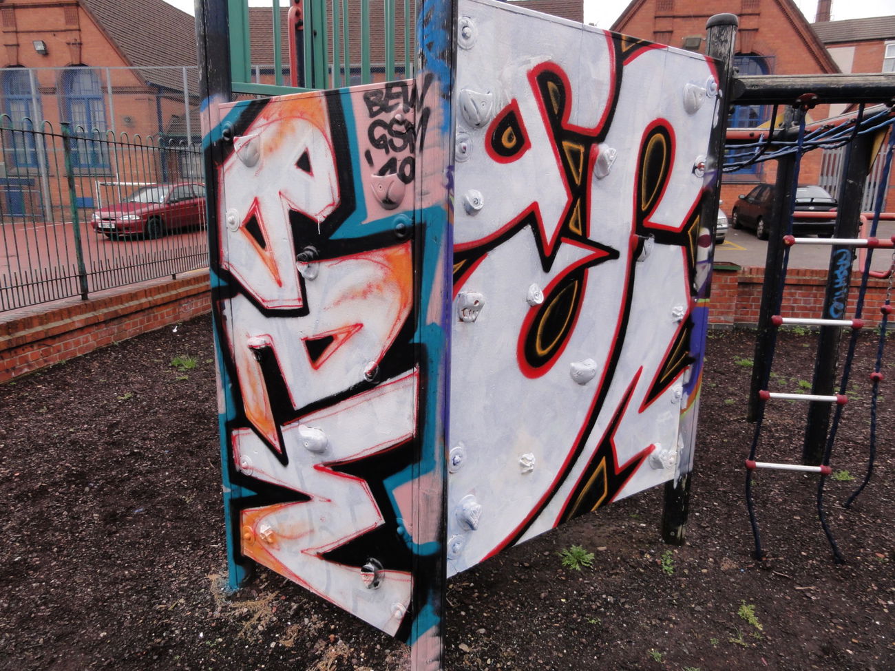 Graffiti Wall - Photo by gsmcrew - gsm (2010)