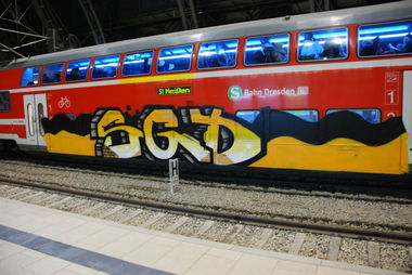 Graffiti Train - Photo by haftbefehl - SGD, PIUS, HOTS (2013)