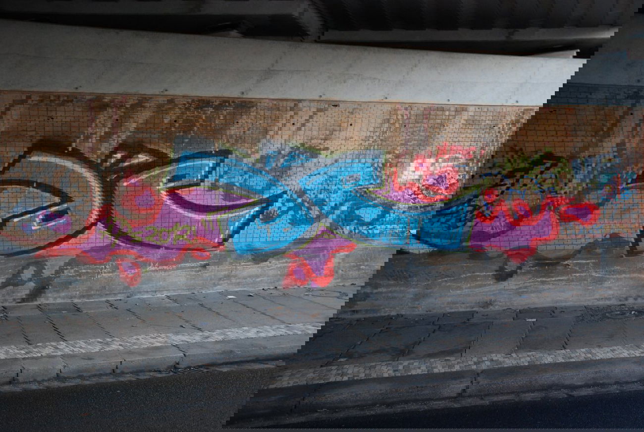 Graffiti Bombing - Photo by haftbefehl - ÄPS, ÄP, Dresden (2012)