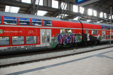 Graffiti Train - Photo by haftbefehl - AMOR, NESTI, EF (2014)