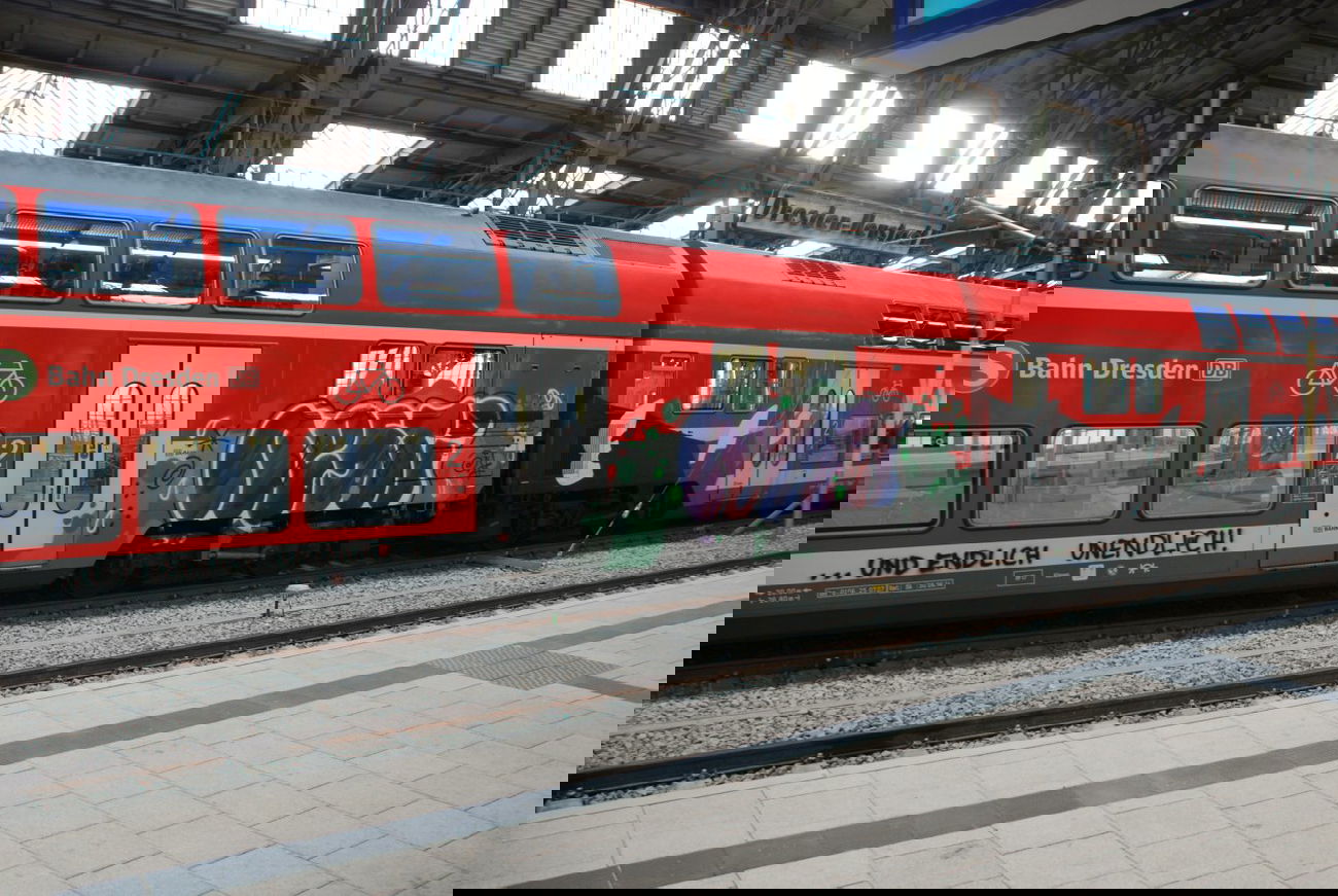 Graffiti Train - Photo by haftbefehl - AMOR, NESTI, EF (2014)