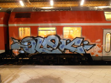 Graffiti Train - Photo by hainz107 - olek, bof