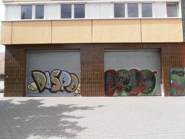 Graffiti Bombing - Photo by hainz107 - dispo, esco, mtl