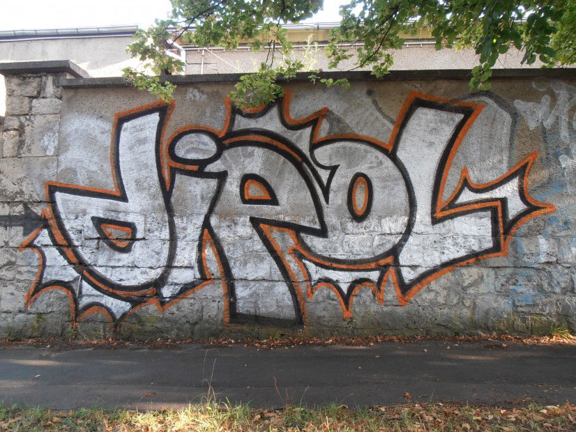 Graffiti Bombing in Weimar - Photo by hainz107 - dipol, xp