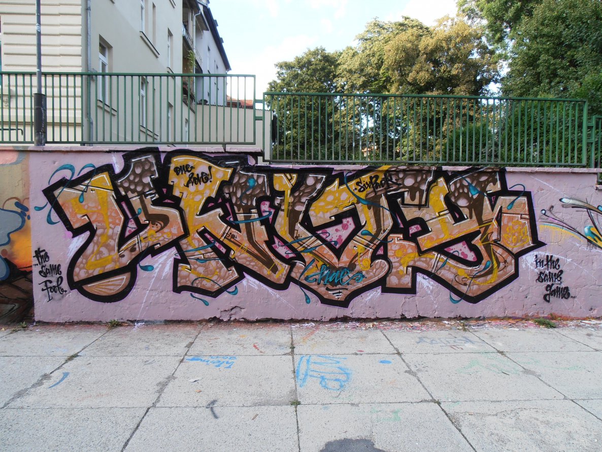 Graffiti Wall in Weimar - Photo by hainz107 - unity