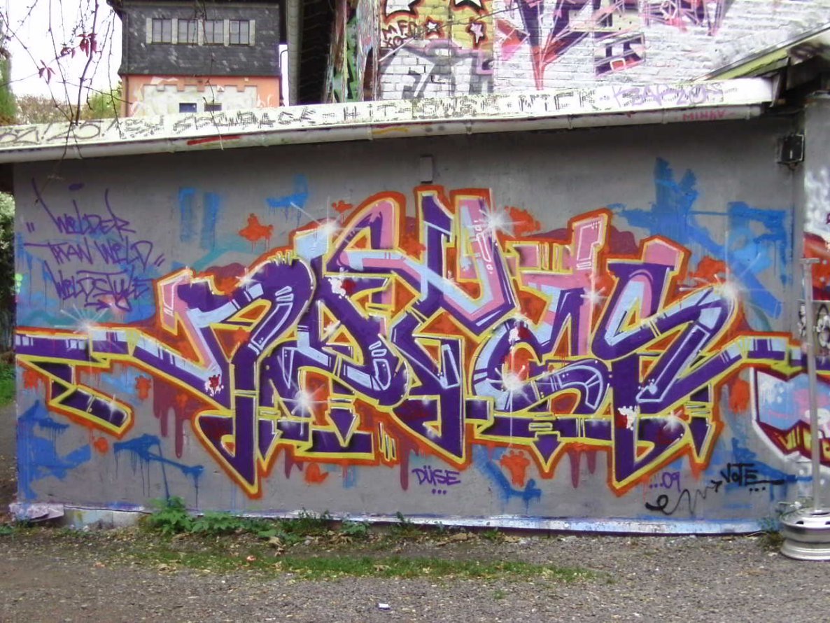 Graffiti Wall in Jena - Photo by hainz107 - notes