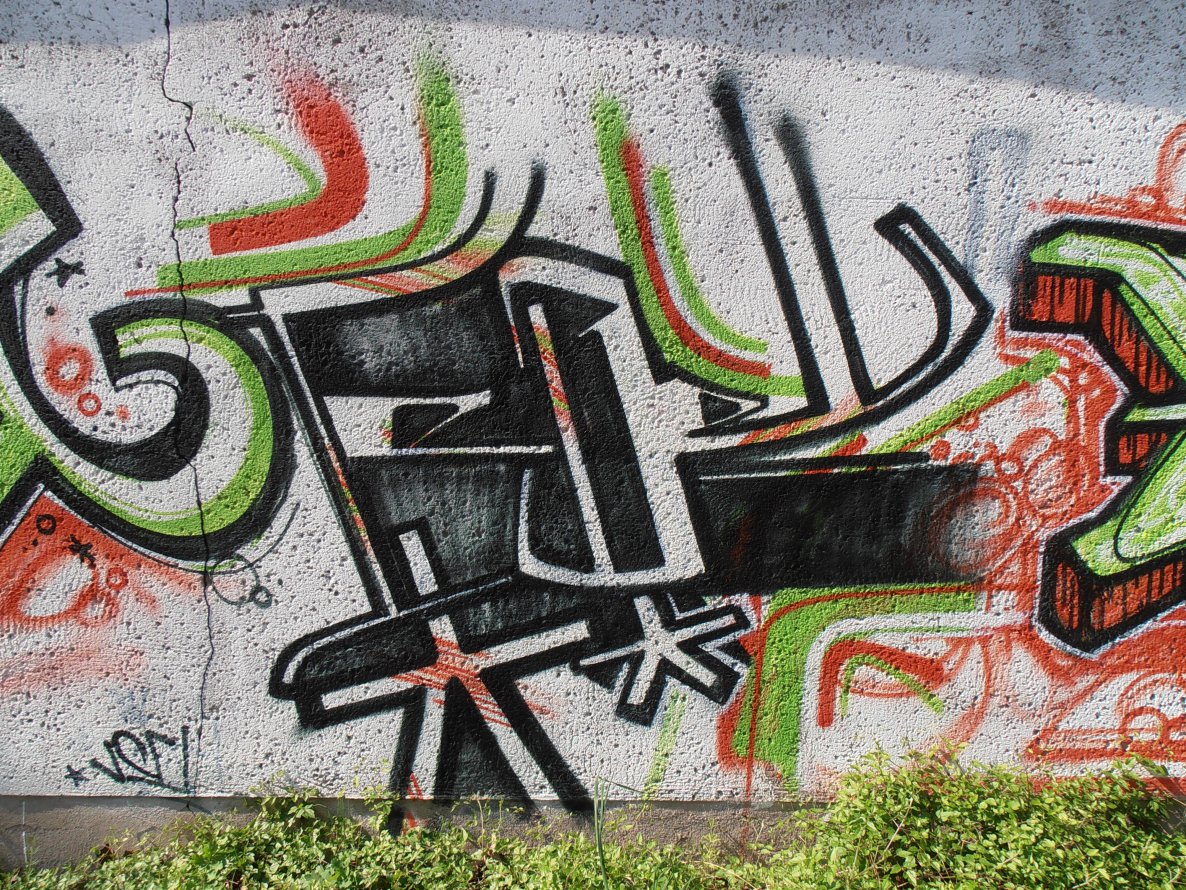 Graffiti Bombing in Erfurt - Photo by hainz107 - rebel