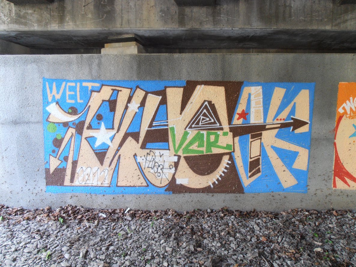 Graffiti Bombing in Erfurt - Photo by hainz107 - plueck, vcr, welt