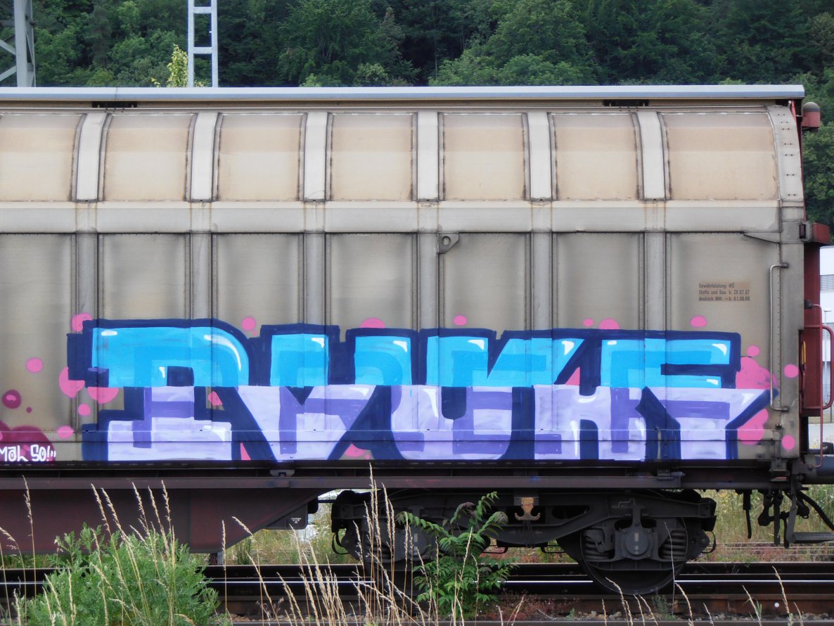 Graffiti Train - Photo by hainz107 - duke, ivory, pref