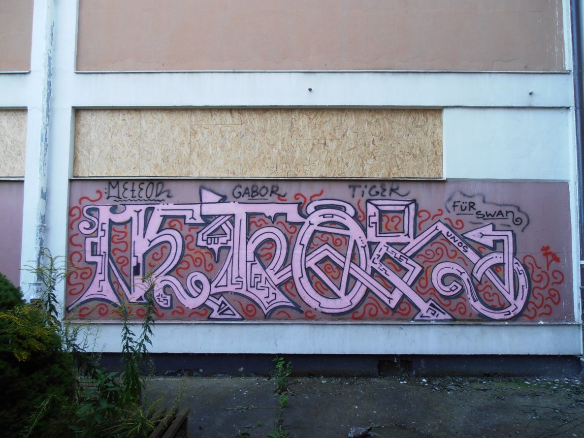Graffiti Bombing in Jena - Photo by hainz107 - meteor, uno, unos