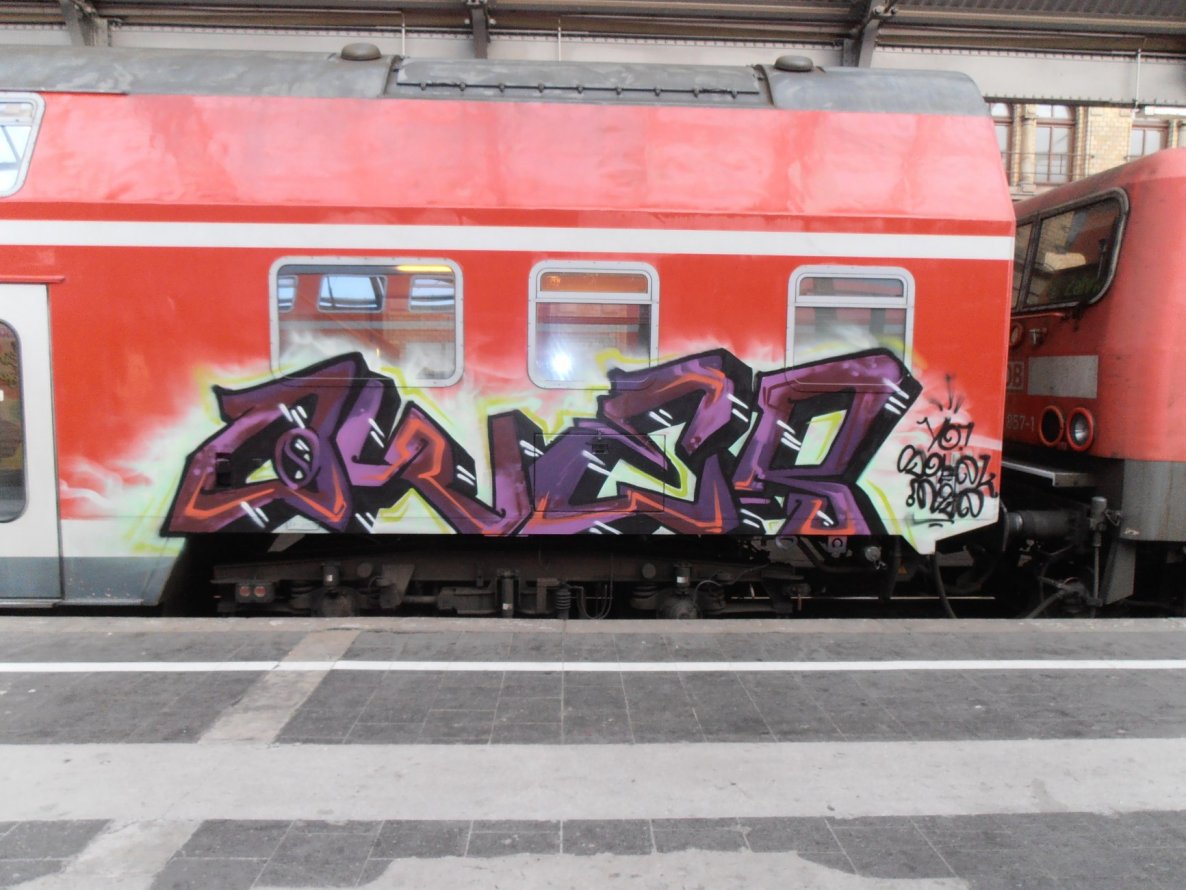 Graffiti Train - Photo by hainz107 - qwer