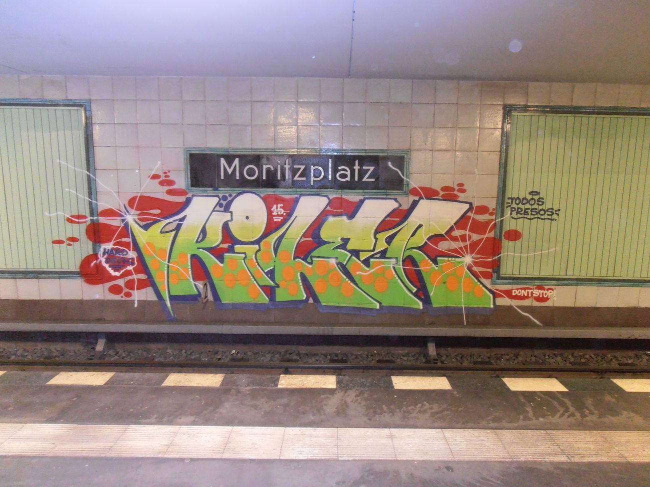 Graffiti in BERLIN - Photo by hainz107