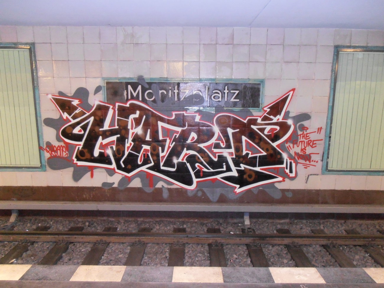 Graffiti Bombing in Berlin - Photo by hainz107
