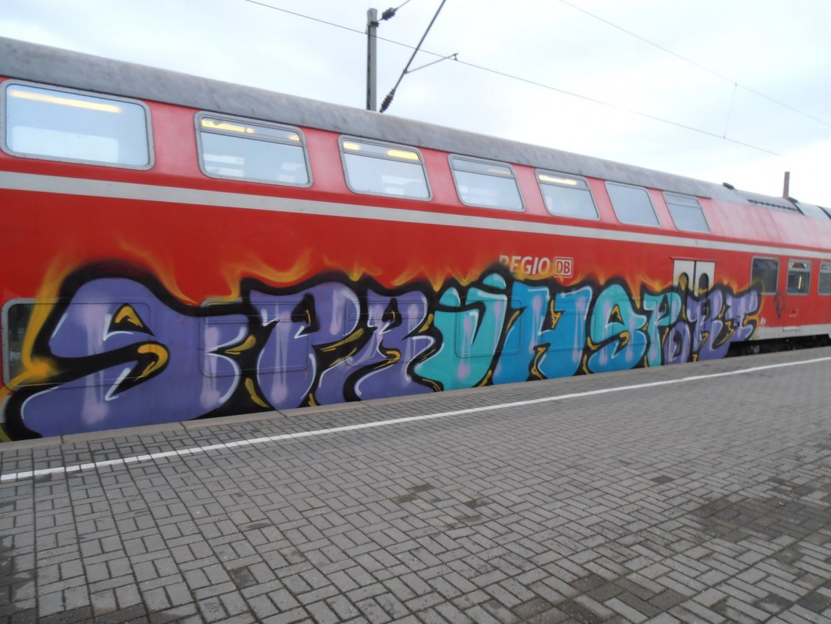 Graffiti Train - Photo by hainz107