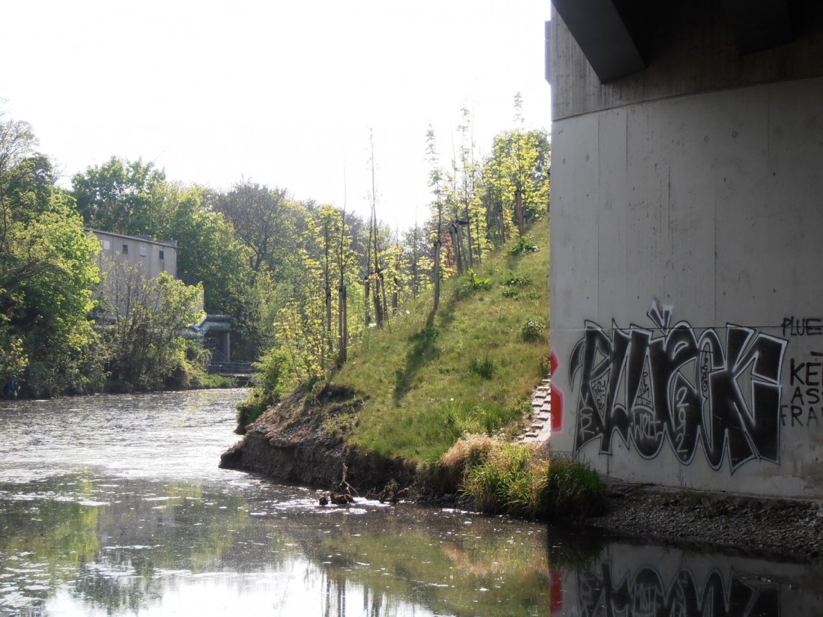 Graffiti Bombing in Erfurt - Photo by hainz107 - plueck, welt, vcr