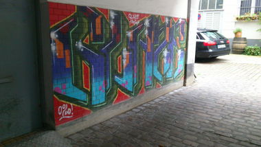 Graffiti Wall in Hamburg - Photo by hanswurst - glaze