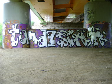 Graffiti Wall in Warsaw - Photo by hanzo122 - Sinh, Tondz (2015)