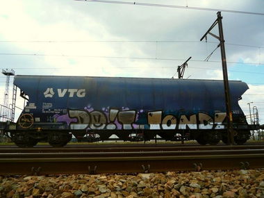 Graffiti Train in Warsaw - Photo by hanzo122 - DOIT, TONDZ. (2015)