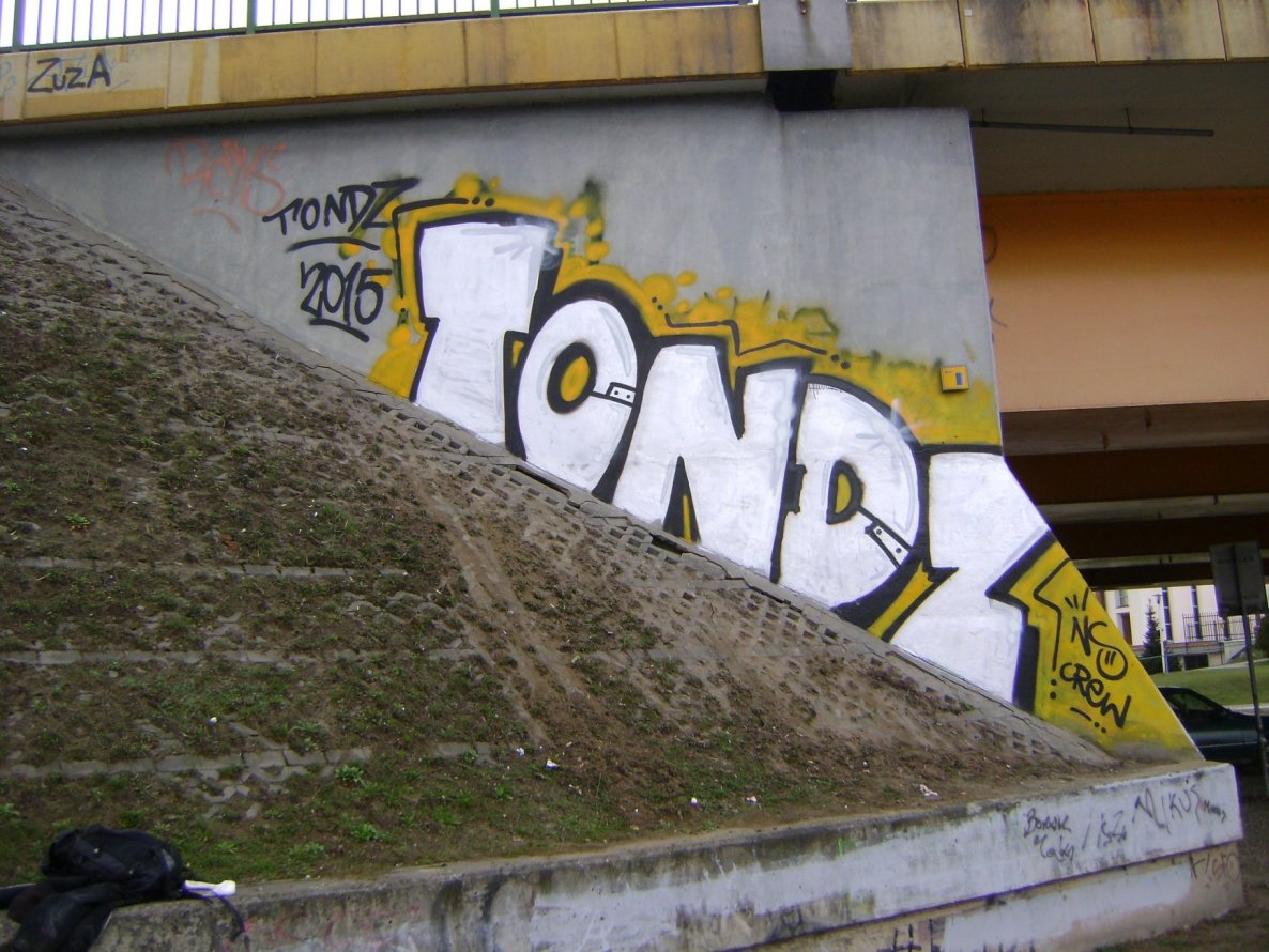 Graffiti Bombing in Warsaw - Photo by hanzo122 - notorious, TONDZ (2015)
