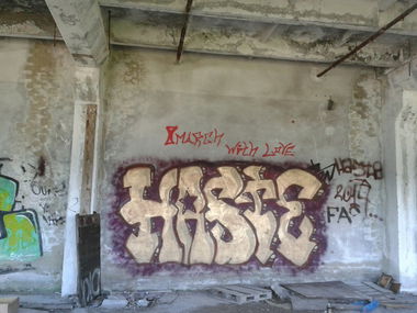 Graffiti Wall - Photo by hastehastehaste (2014)