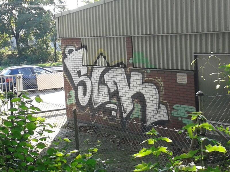 Graffiti Bombing - Photo by haze13 - Slk