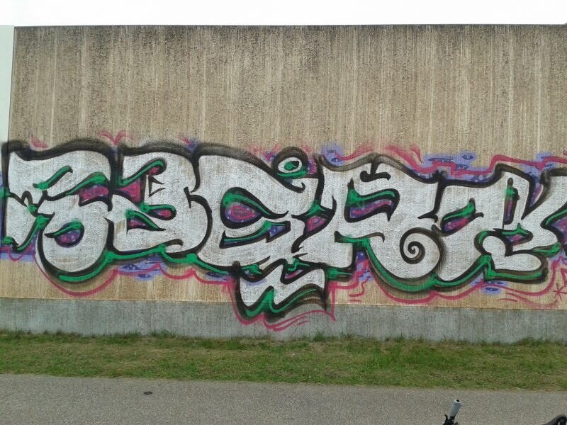 Graffiti Bombing - Photo by haze13 - Techo