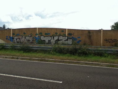 Graffiti Bombing - Photo by haze13 - Qlc, Tvz