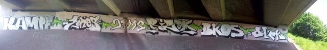 Graffiti Wall - Photo by haze13 - Riso