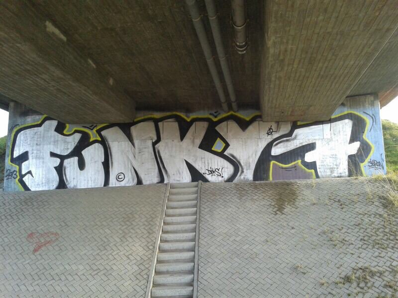 Graffiti Wall - Photo by haze13 - Funky