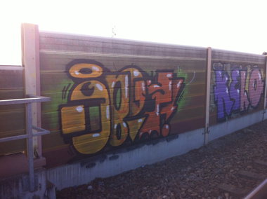Graffiti Wall - Photo by haze13 - 8bit, kelo (2014)
