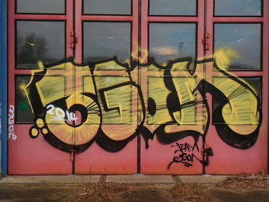 Graffiti Bombing - Photo by haze13 - 3gon