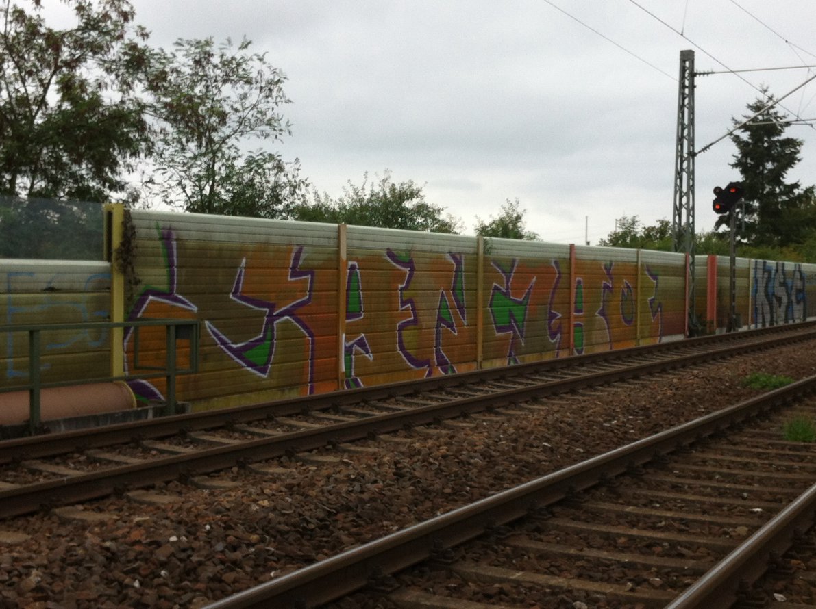 Graffiti Wall - Photo by haze13 - Ean, 180