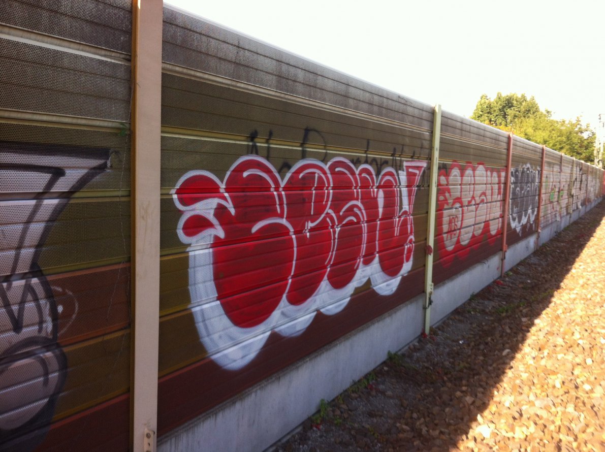 Graffiti Wall - Photo by haze13 - Cesn