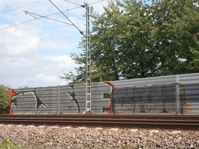 Graffiti Wall - Photo by haze13 - Isf