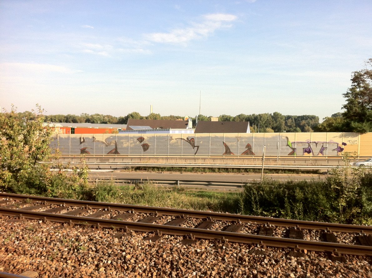 Graffiti Wall - Photo by haze13 - Kbm, tvz (2011)