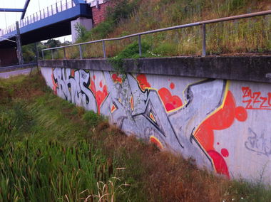 Graffiti Wall - Photo by haze13 - Bcos, riso