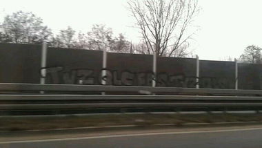 Graffiti Wall - Photo by haze13 - Tvz, qlc, fbs