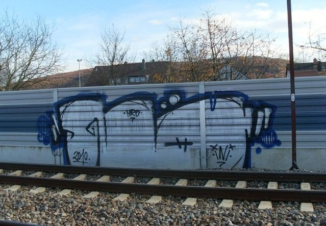 Graffiti Bombing - Photo by haze13 - Nö