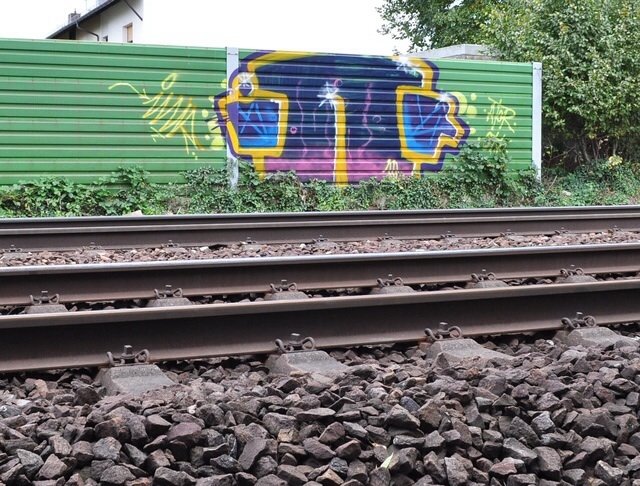 Graffiti Bombing - Photo by haze13 - Ini