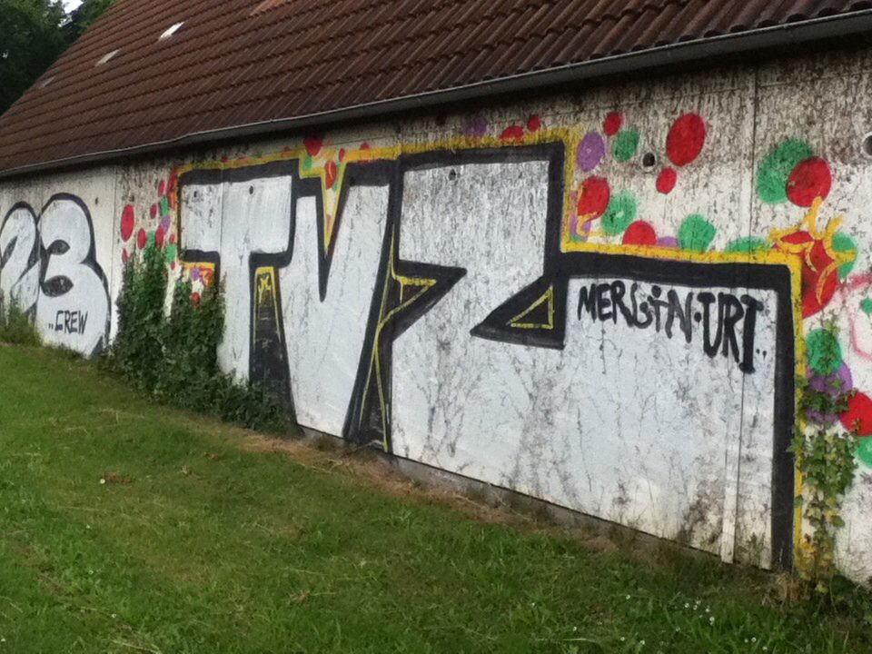 Graffiti Wall - Photo by haze13 - Tvz