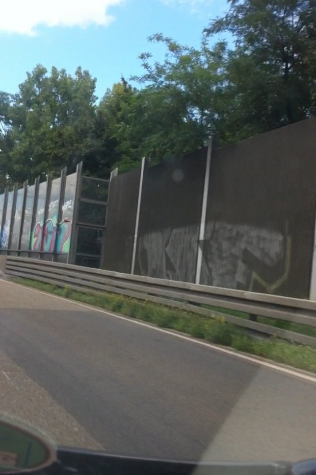 Graffiti Wall - Photo by haze13 - Isf