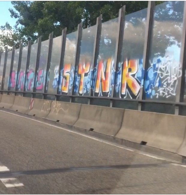 Graffiti Wall - Photo by haze13 - Stoner (2014)