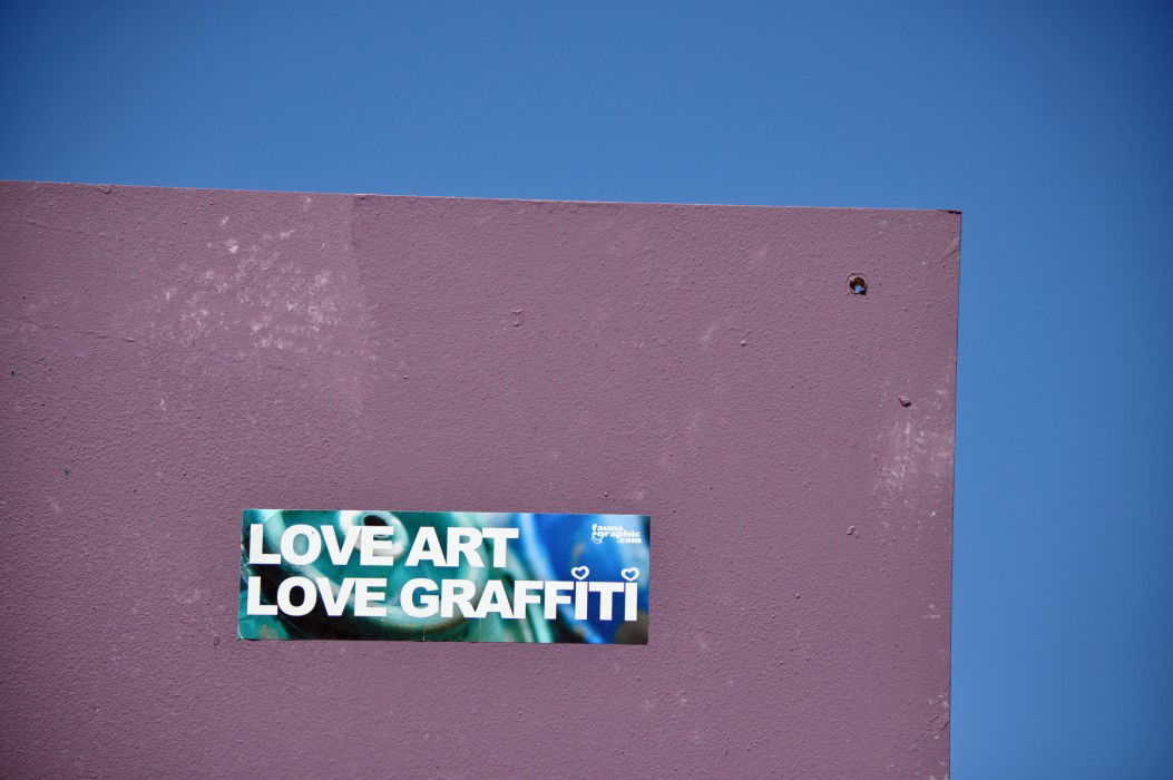 Graffiti Artwork - Photo by hedley